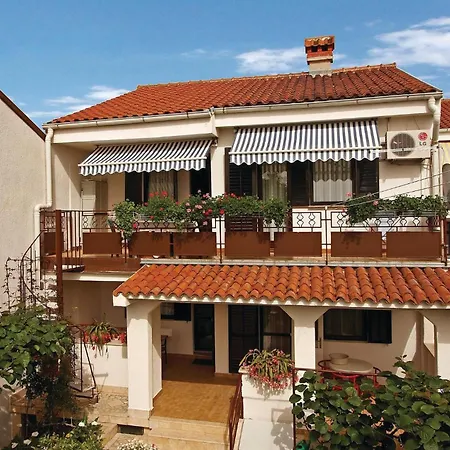 Apartment Amazing Apartment In Stinjan With House Sea View *
