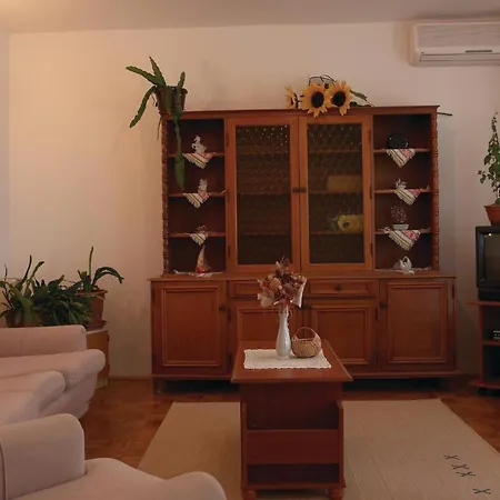 Apartment Amazing Apartment In Stinjan With House Sea View *