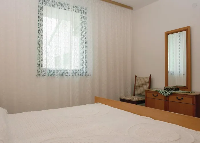 3 Bedroom Cozy In Štinjan