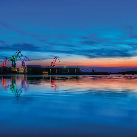 3 Bedroom Cozy In Apartment