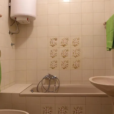 3 Bedroom Cozy In Štinjan