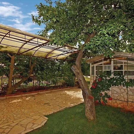 Nice Apartment In Stinjan With House Sea View